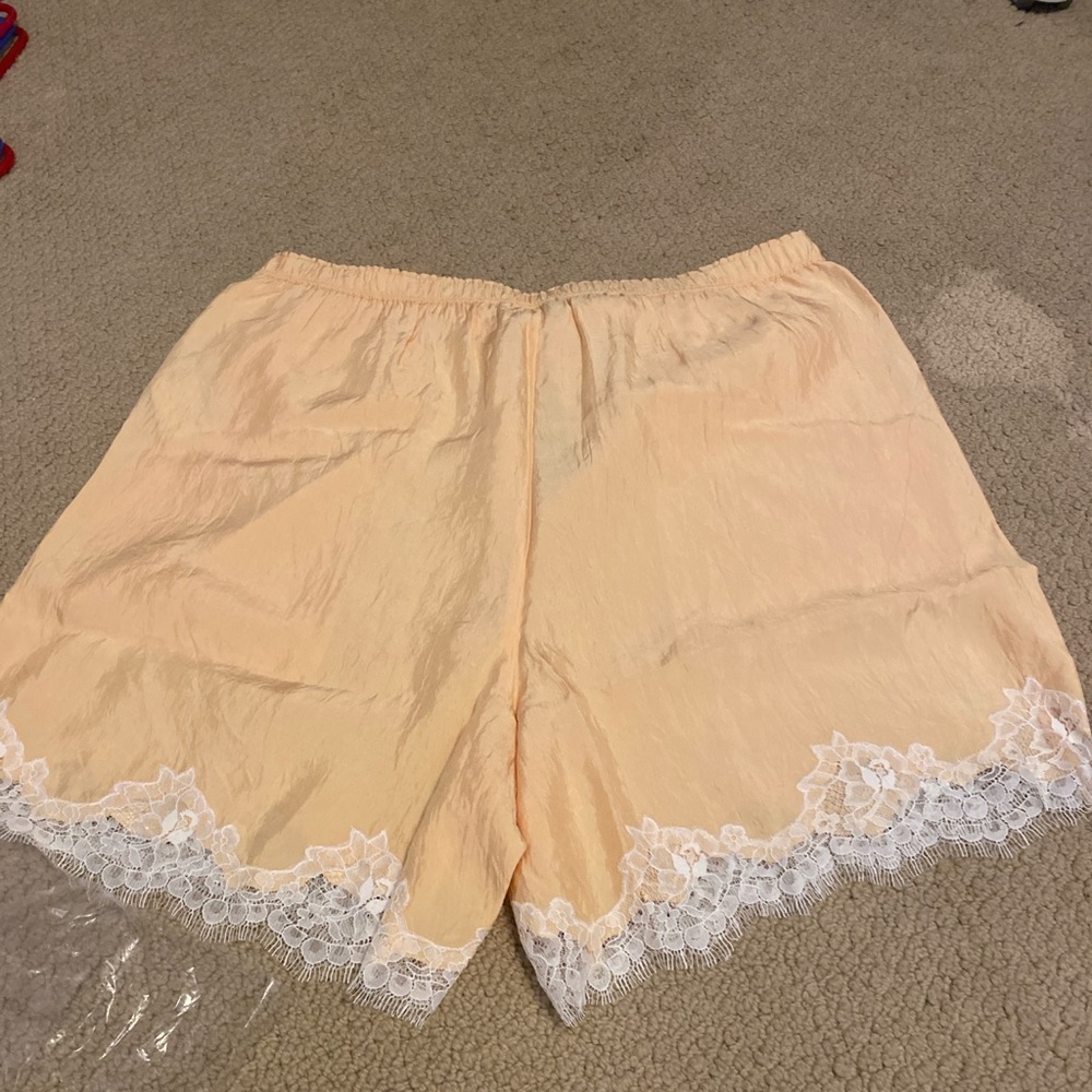J Crew brand lace trim shorts. Elastic waist, very stylish. New with tags - Picture 5 of 6
